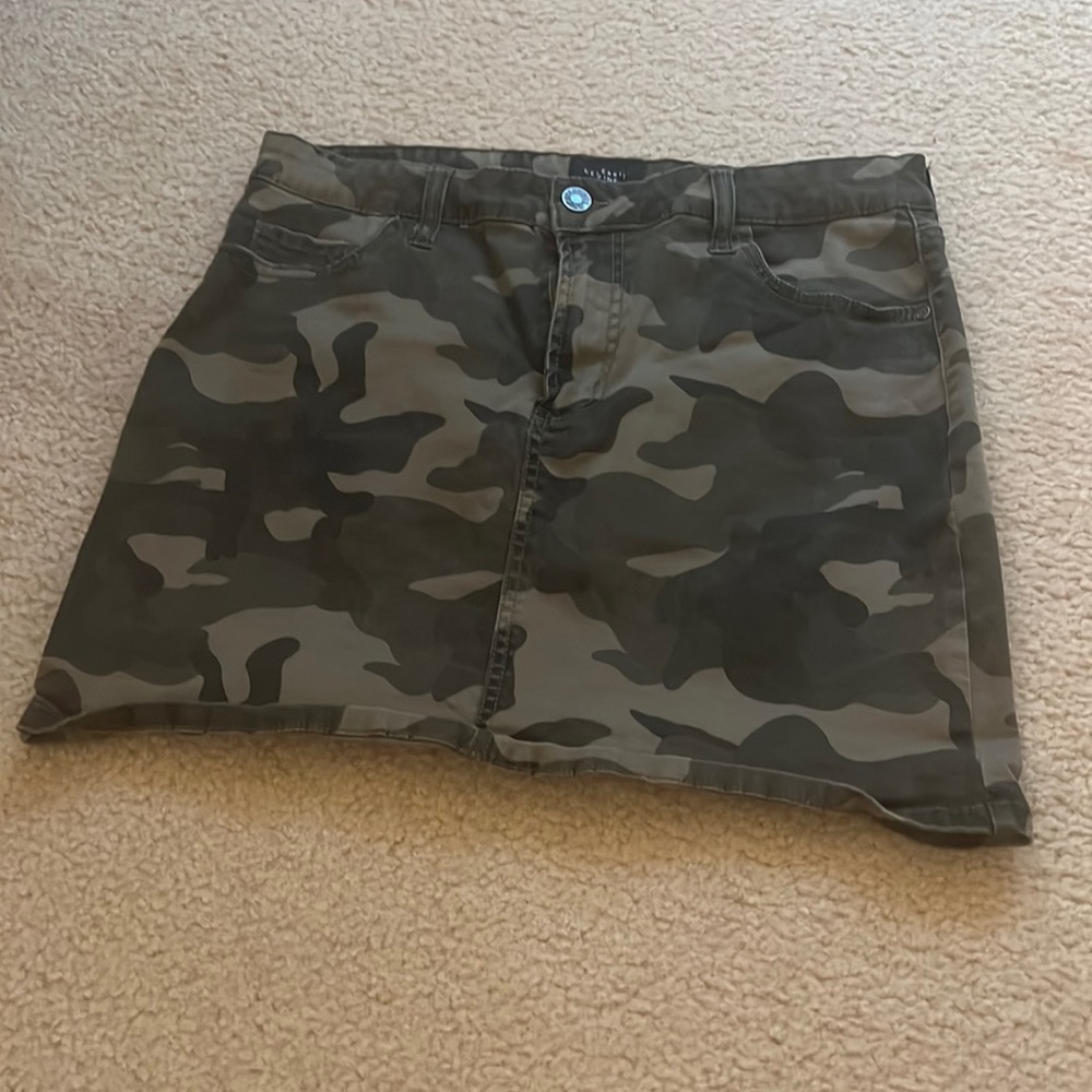 Celebrity Pink skirt bought from South Moon Under size 7/28